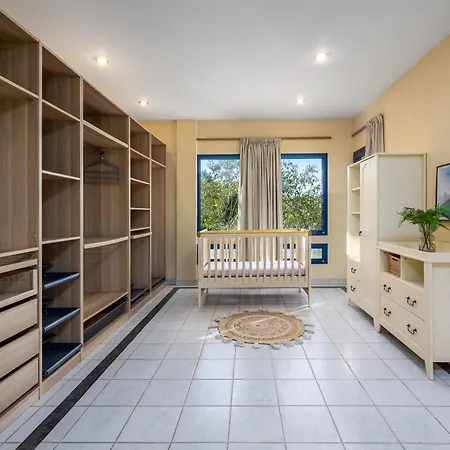 Themis Private Villa, Swimming Pool & Jacuzzi * 伊利索斯