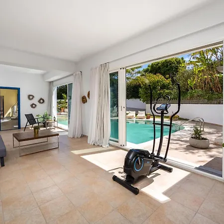 Themis Private Villa, Swimming Pool & Jacuzzi 别墅 伊利索斯