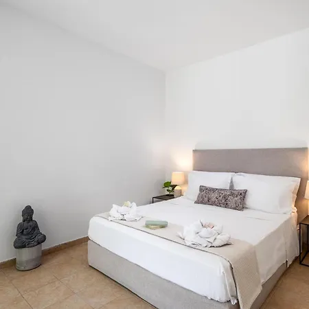 Themis Private Villa, Swimming Pool & Jacuzzi * 伊利索斯